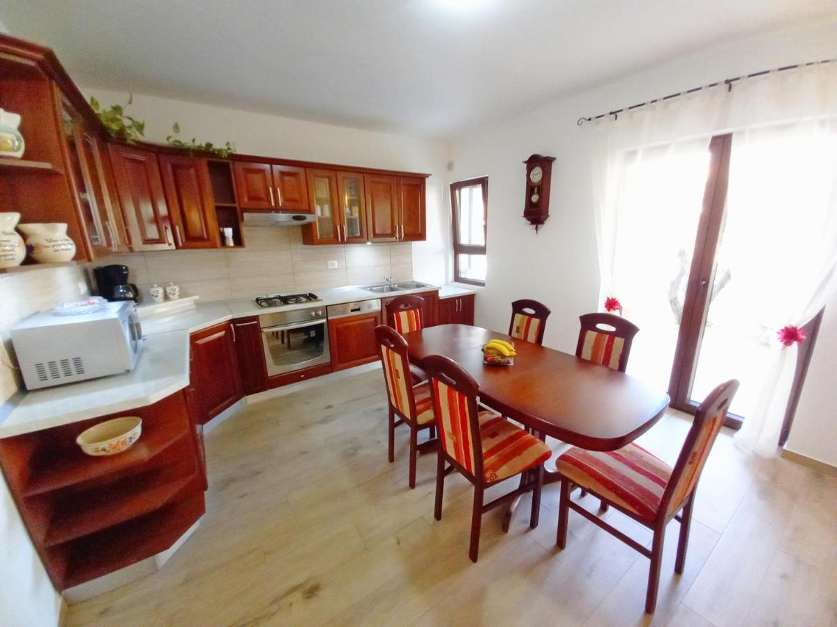 Apartments Tina & Denis Pula Ngoại thất bức ảnh