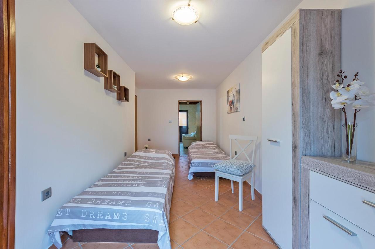 Apartments Tina & Denis Pula Ngoại thất bức ảnh