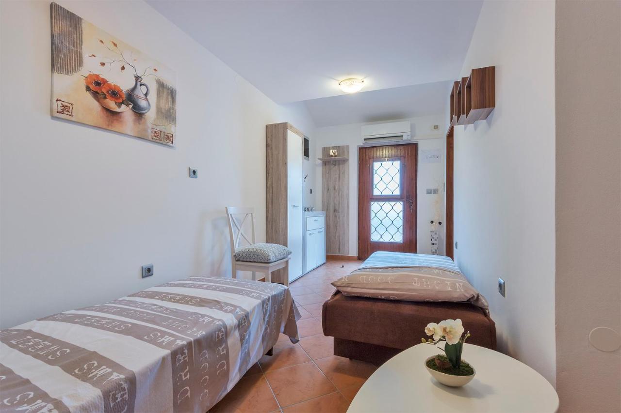 Apartments Tina & Denis Pula Ngoại thất bức ảnh