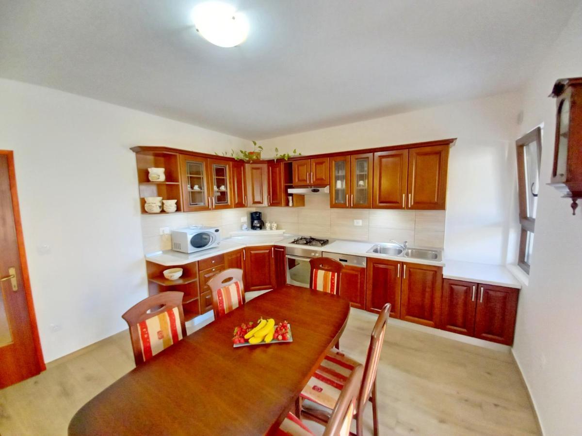 Apartments Tina & Denis Pula Ngoại thất bức ảnh